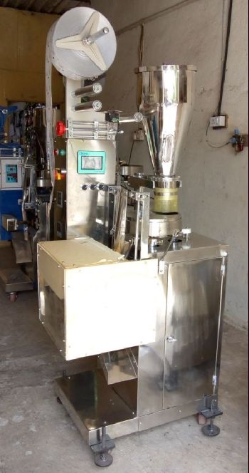 Pneumatic pouch packaging machine