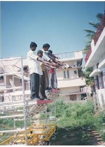 Multi level helicopter work platform with cantilever - HAL