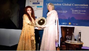 Shahnaz Husain seen receiving the * Golden Peacock Entrepreneurial Leadership Award