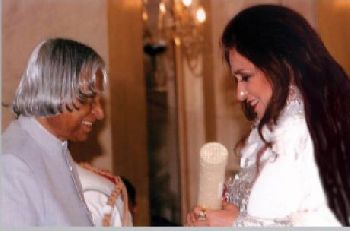 Shahnaz Husain received the PADMA-SHRI Award from the President of India Dr. A. 2. Abdul Kalam in 2006.