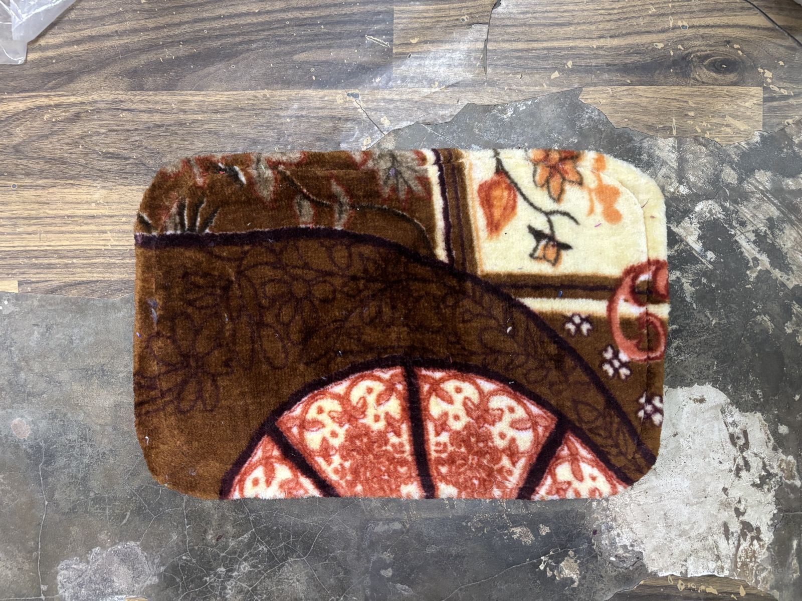 Plush Floral Pattern Accent Door Mat