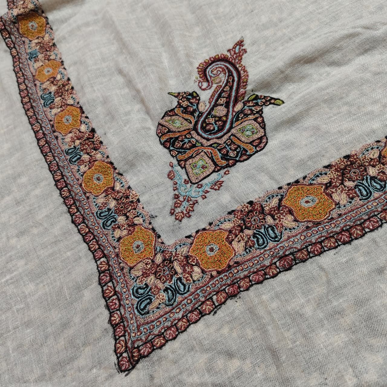 Embroidered Sangeen Pashmina Head Scraf