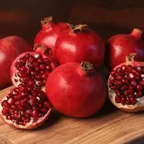 Red Organic Fresh Arakta Pomegranate for Human Consumption