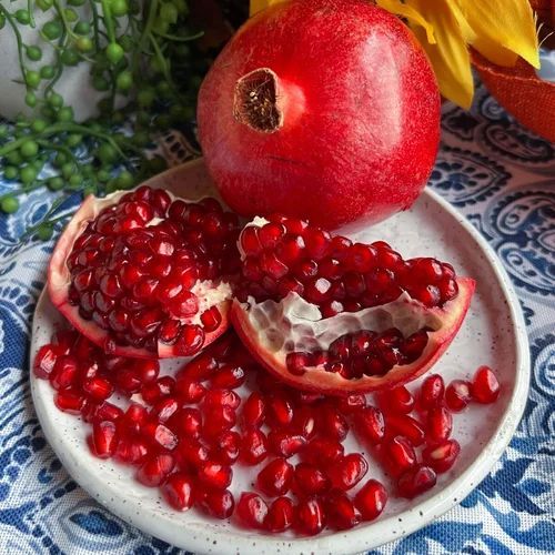 Red Organic Fresh Bhagwa Pomegranate for Human Consumption