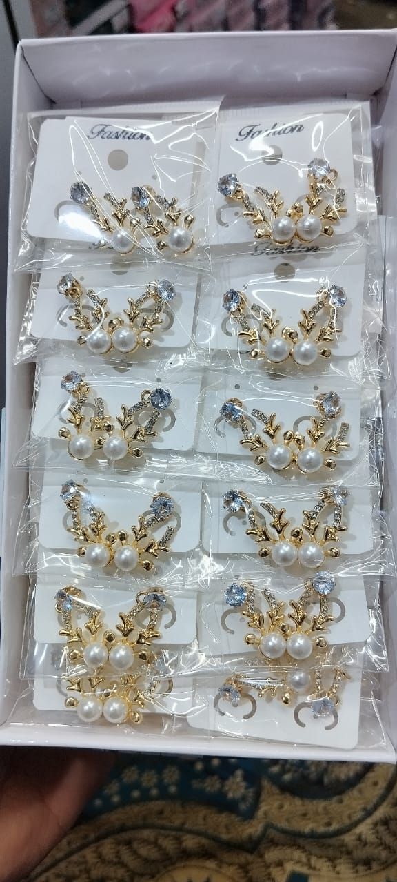 Ladies Fashionable Drop Earrings