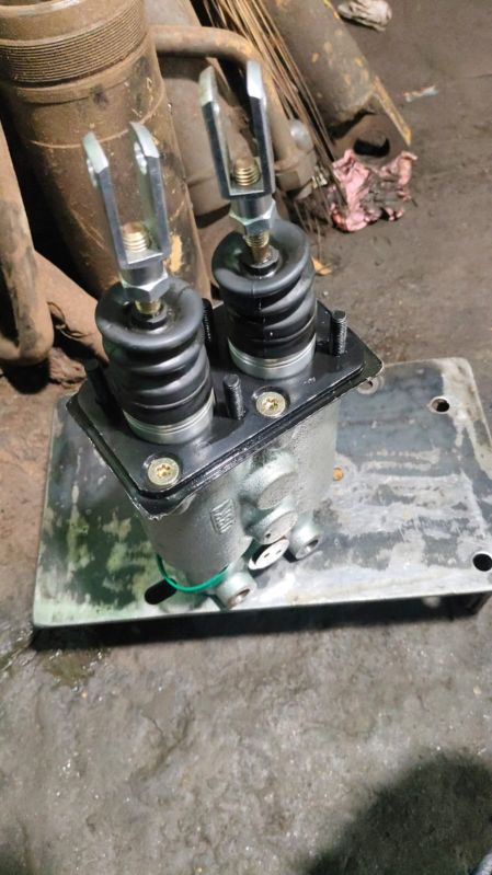 L&T770 Master Cylinder