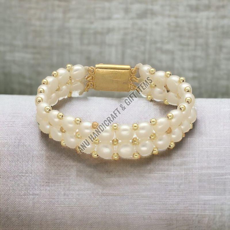 White Female Pearl Bracelet