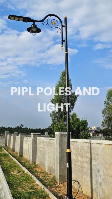 Modern Outdoor Lightning Pole with Dual Power Source