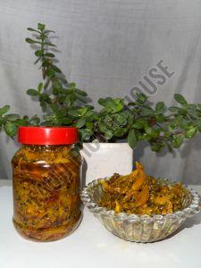 Mustard Oil Homemade Garlic Pickle, Color : brown, Weight : grams