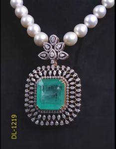 Silver Pendants, Shape : Square, Packaging Type : Velvet Box