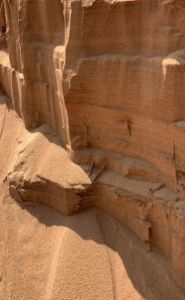 Silica Sand, Color : Yellow, Form : Crystal Granules