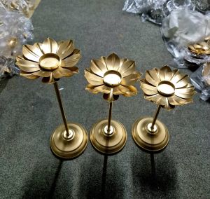 AR Industries Iron Metal Flower Candle Stand, Color : Golden