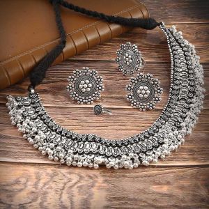 Metal & Artificial Necklaces