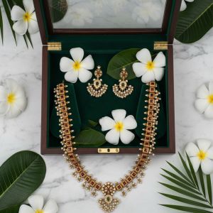 Metal & Artificial Necklaces