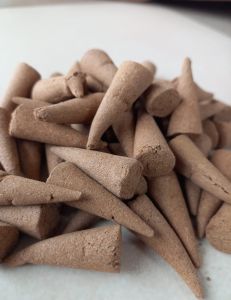 Cow Dung Dhoop Cone, Color : Brown Standard for Aromatic Purposes