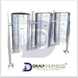 Stainless Steel Pole Mounted Dustbin, Color : Silver