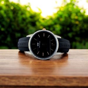 Designer Luxury Iced Women Diamond Watch