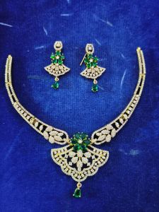 Women Hasli Necklace Set