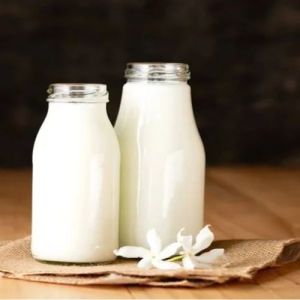 Fresh Cow Milk, Color : White, Form : Liquid, Purity : 90%