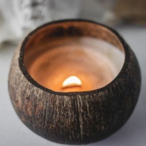 Glossy Coconut Shell Round Candles, Brand Name : Cococraze