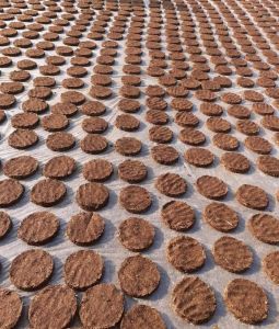 Organic Cow Dung Cake, Color : Brown, Purity : 100%
