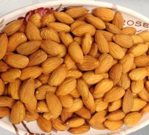 Almond Nuts, Packaging Type : Vacuum-sealed Bag, Purity : 90%