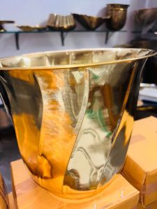 Plain Polished Brass Planters, Color : Golden