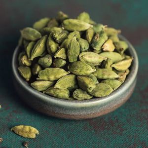 Organic Cardamom, Color : Green, Purity : 100% for Food Medicine