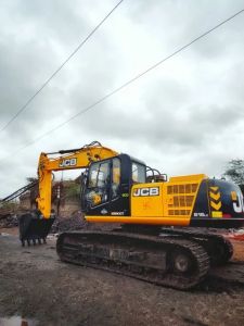 Excavator With Rock Breaker Rental Service