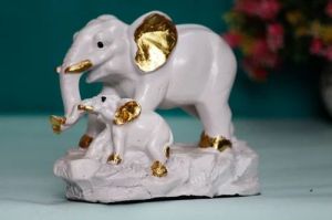 Polished Resin Elephant Statue with Baby Elephant, Color : Off White