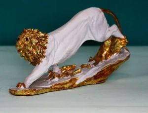 Polyresin Semi-glossy Resin Golden White Lion Statue