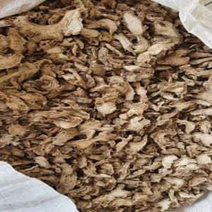 Light Brown Dehydrated Ginger Flakes, Certification : FSSAI Certified