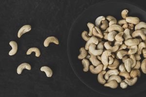 Whole Raw Cashew Nuts, Color : Creamy, Grade Standard : Food Grade