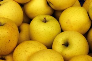 Fresh Golden Delicious Apple, Packaging Type : Loose/bulk