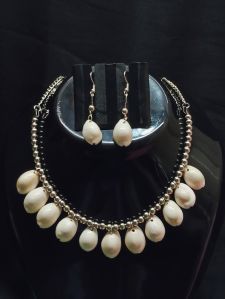 Handmade Shell Necklace with Earrings