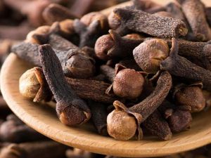 Organic Whole Cloves, Color : Brown, Packaging Size : 25Kg